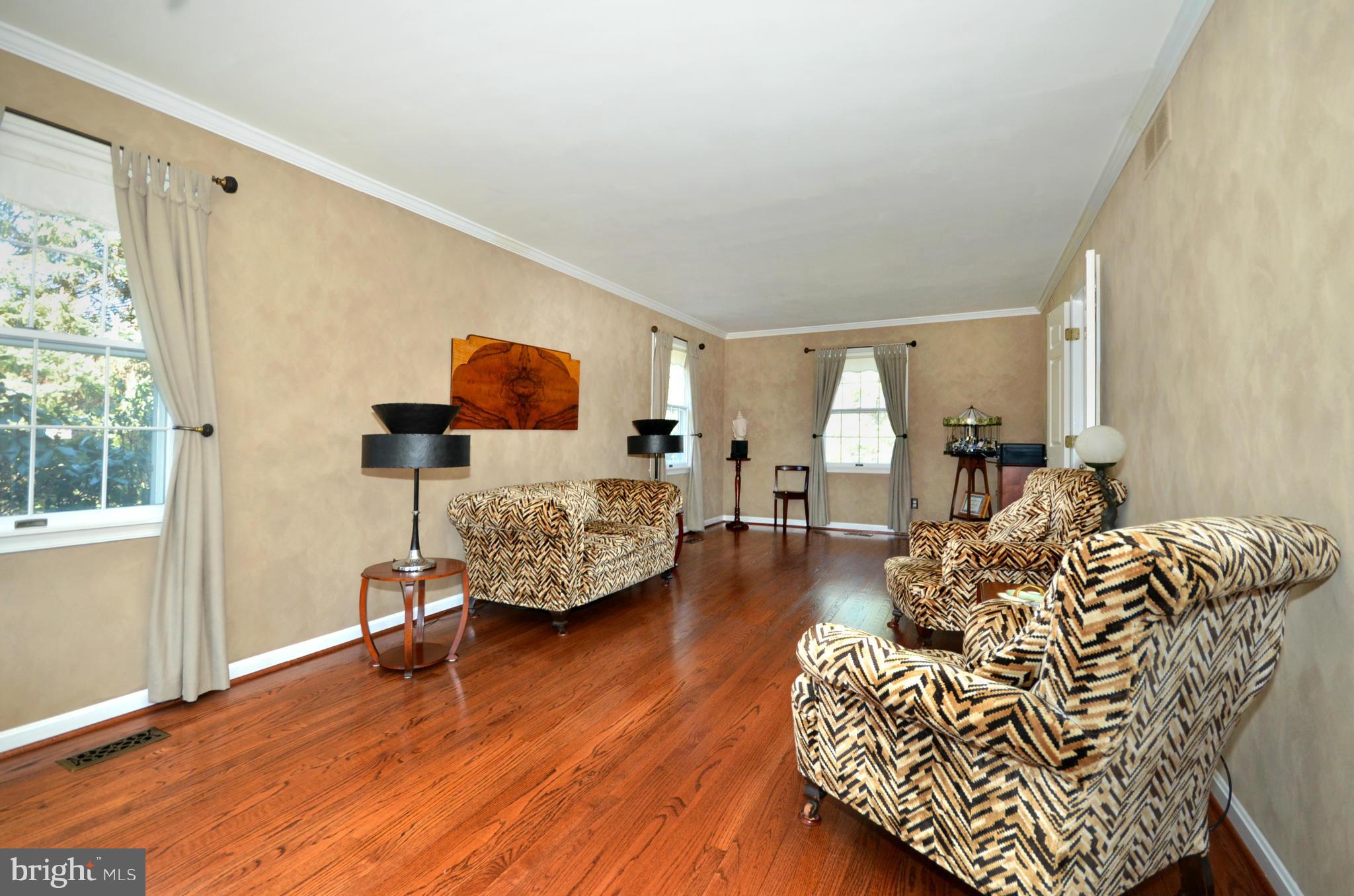 14013 Manor Road Baldwin, MD 21013 - Photo 15 of 30 Living Room