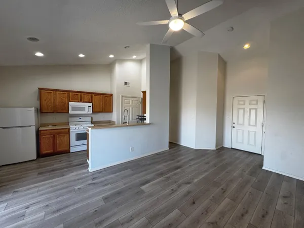 $1,525 | 1105 Meadowlark Way Southeast, Unit D, Rio Rancho, NM 87124