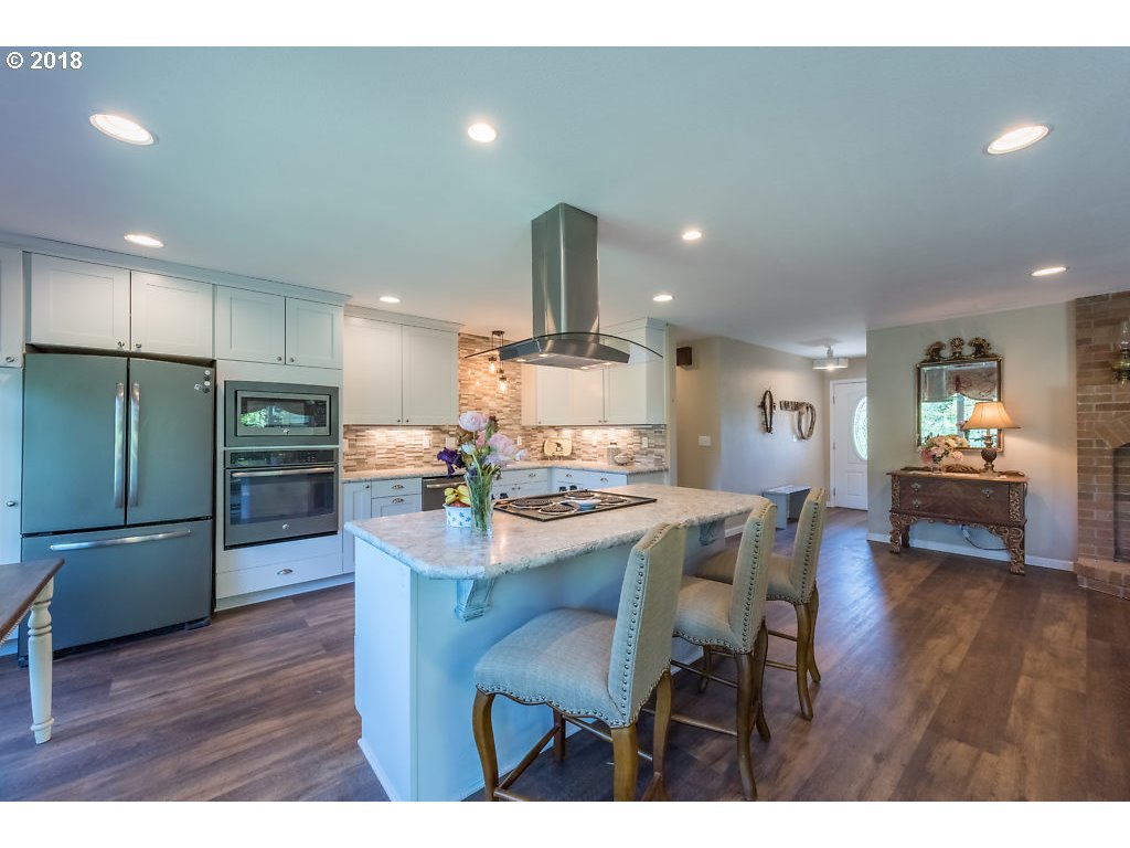 7137 Northeast Cross Creek Road Dundee, OR 97115 - Photo 11 of 32 Kitchen