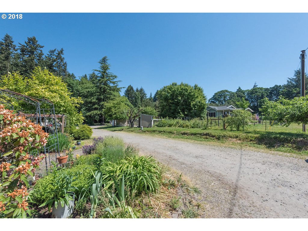 7137 Northeast Cross Creek Road Dundee, OR 97115 - Photo 25 of 32 Yard