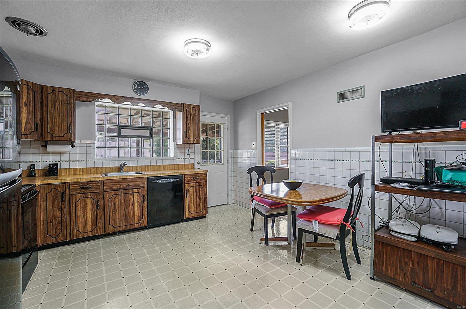 1049 Roth Avenue University City, MO 63130 - Photo 12 of 27 Gallery Image 12