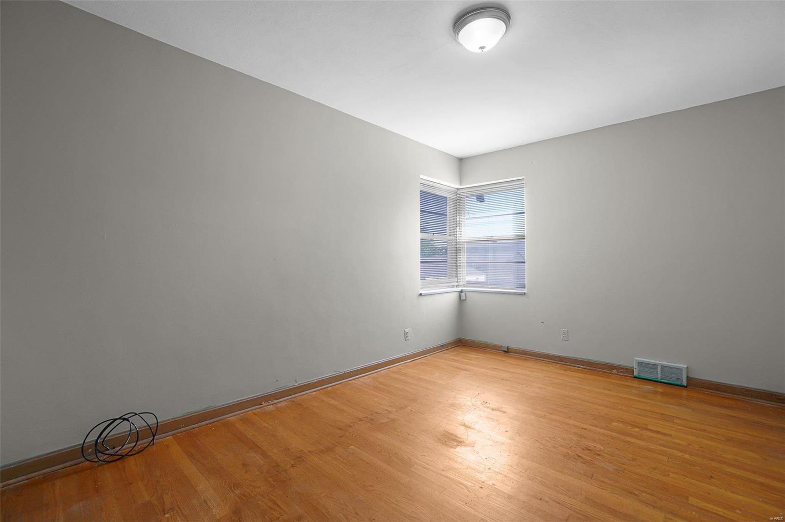 1049 Roth Avenue University City, MO 63130 - Photo 18 of 27 Gallery Image 18