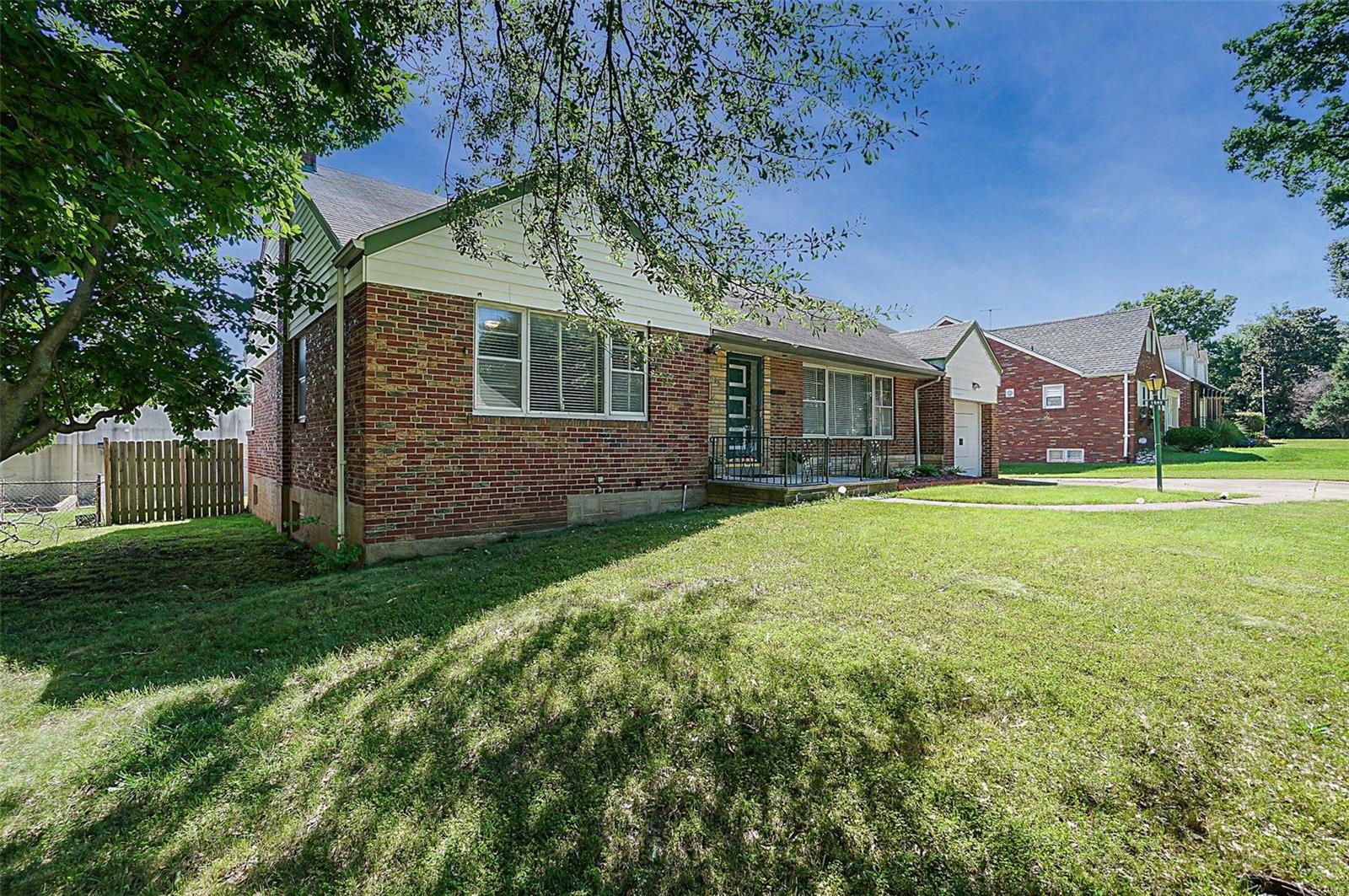 1049 Roth Avenue University City, MO 63130 - Photo 3 of 27 Gallery Image 3