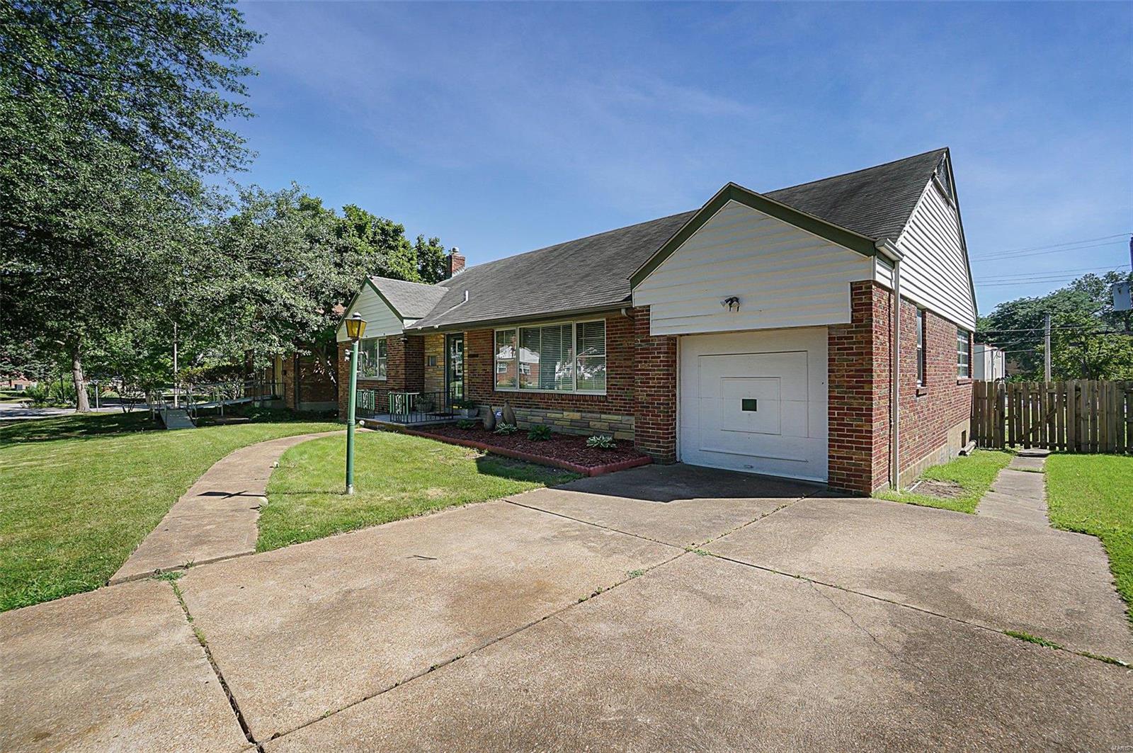 1049 Roth Avenue University City, MO 63130 - Photo 4 of 27 Gallery Image 4