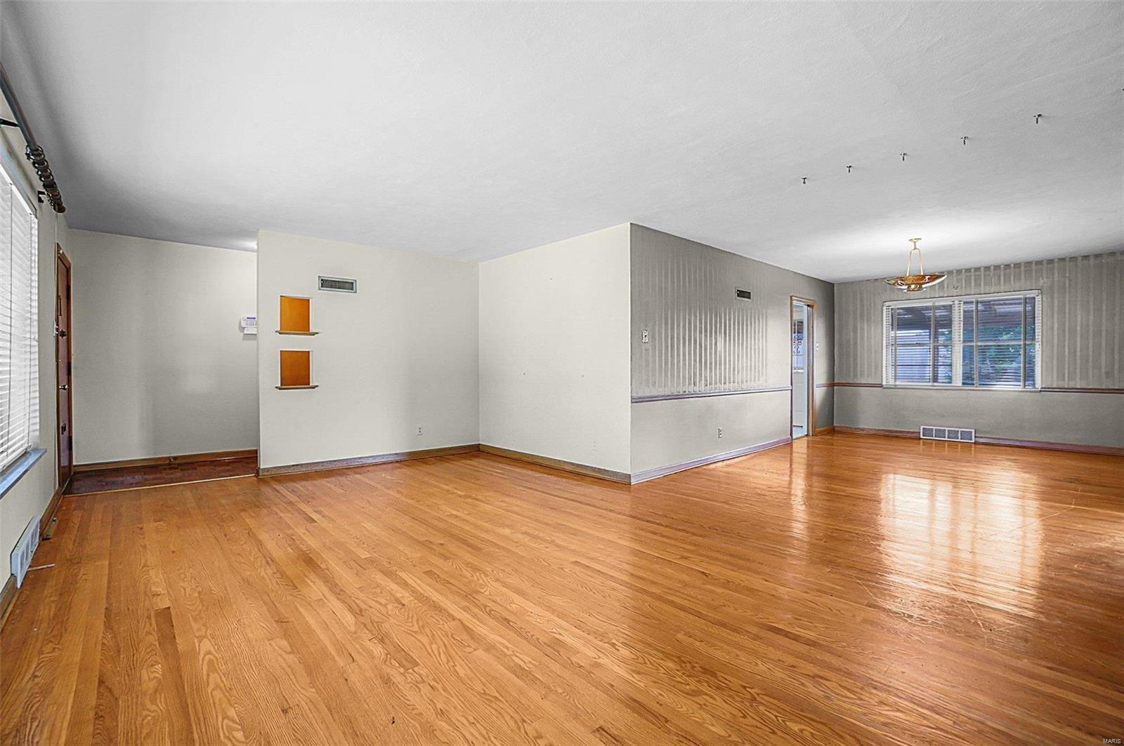 1049 Roth Avenue University City, MO 63130 - Photo 7 of 27 Gallery Image 7