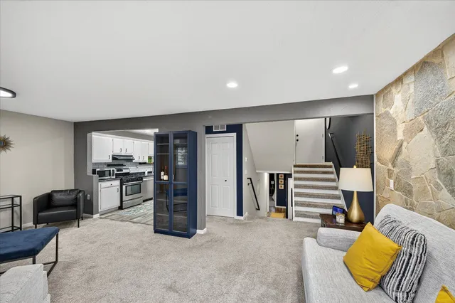 $220,000 | 8928 Neill Lake Road, Unit 104, Eden Prairie, MN 55347