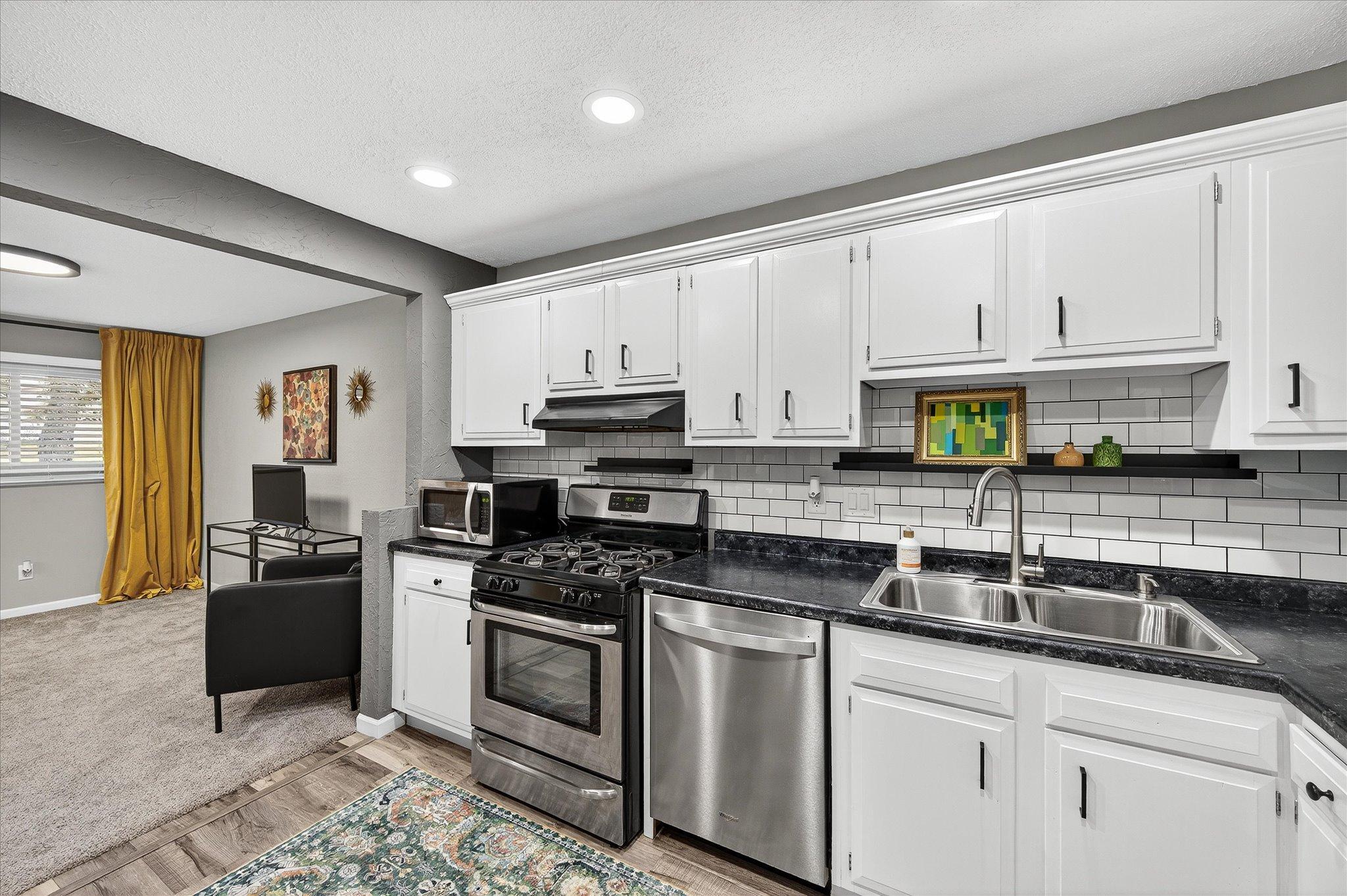 8928 Neill Lake Road, Unit 104 Eden Prairie, MN 55347 - Photo 11 of 39