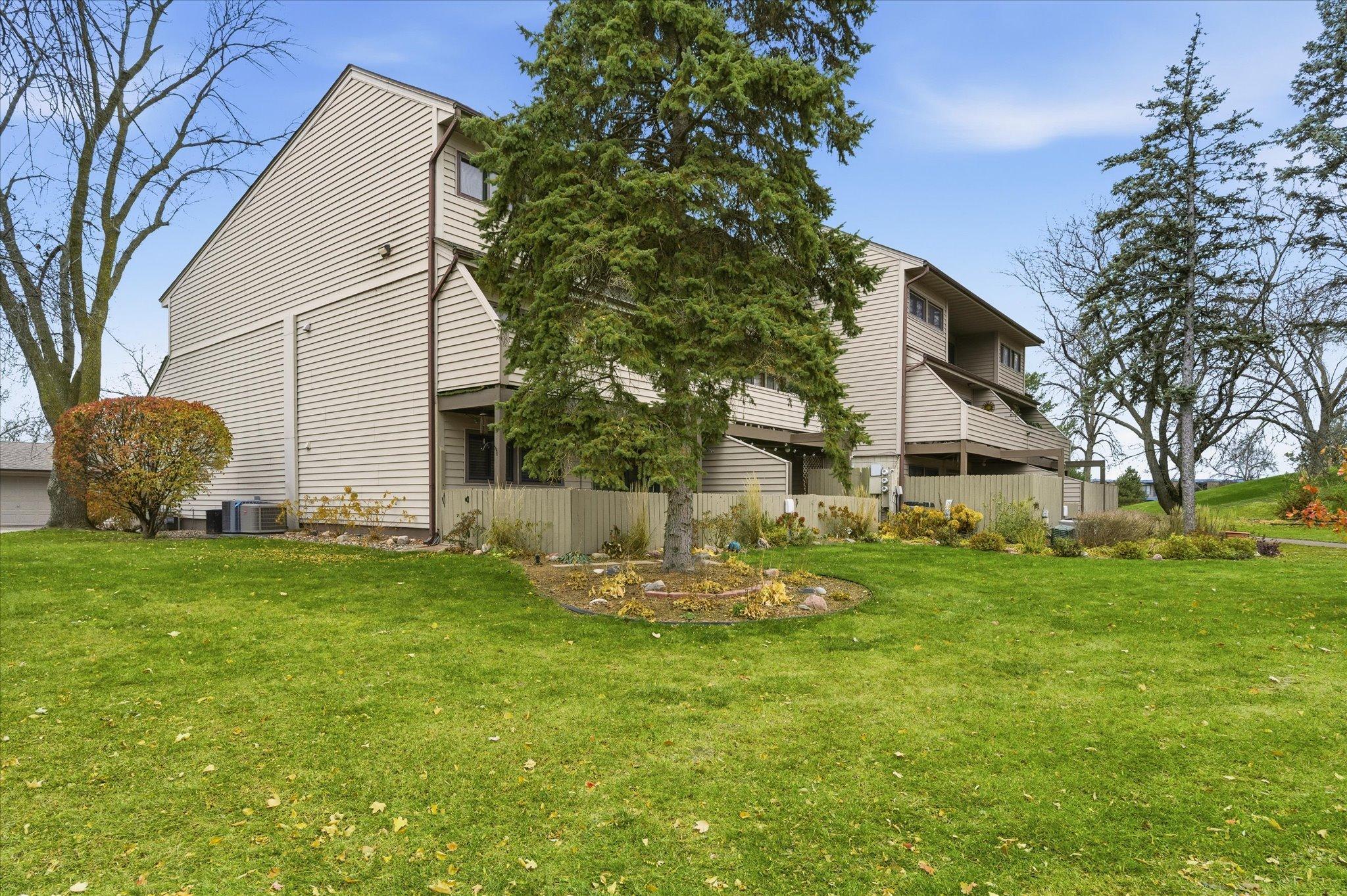 8928 Neill Lake Road, Unit 104 Eden Prairie, MN 55347 - Photo 29 of 39