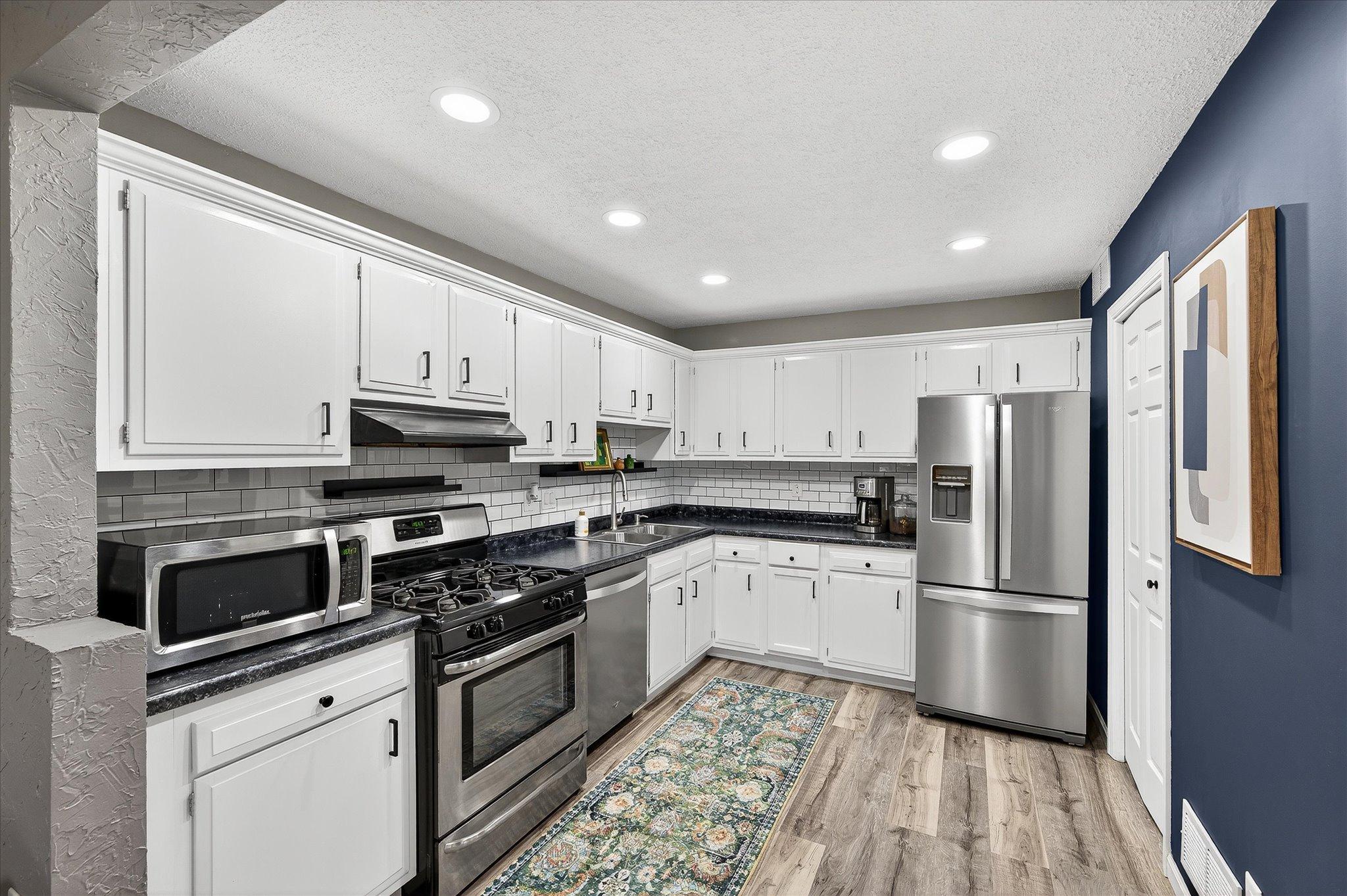 8928 Neill Lake Road, Unit 104 Eden Prairie, MN 55347 - Photo 8 of 39