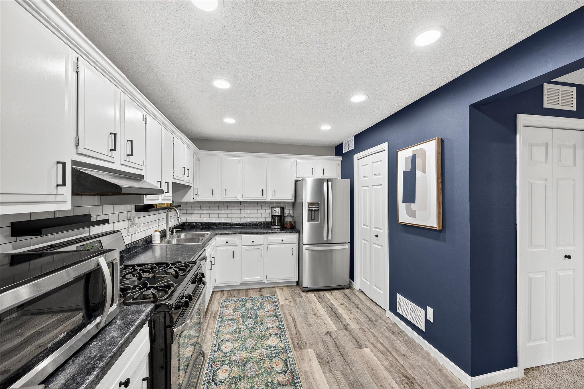 8928 Neill Lake Road, Unit 104 Eden Prairie, MN 55347 - Photo 9 of 39