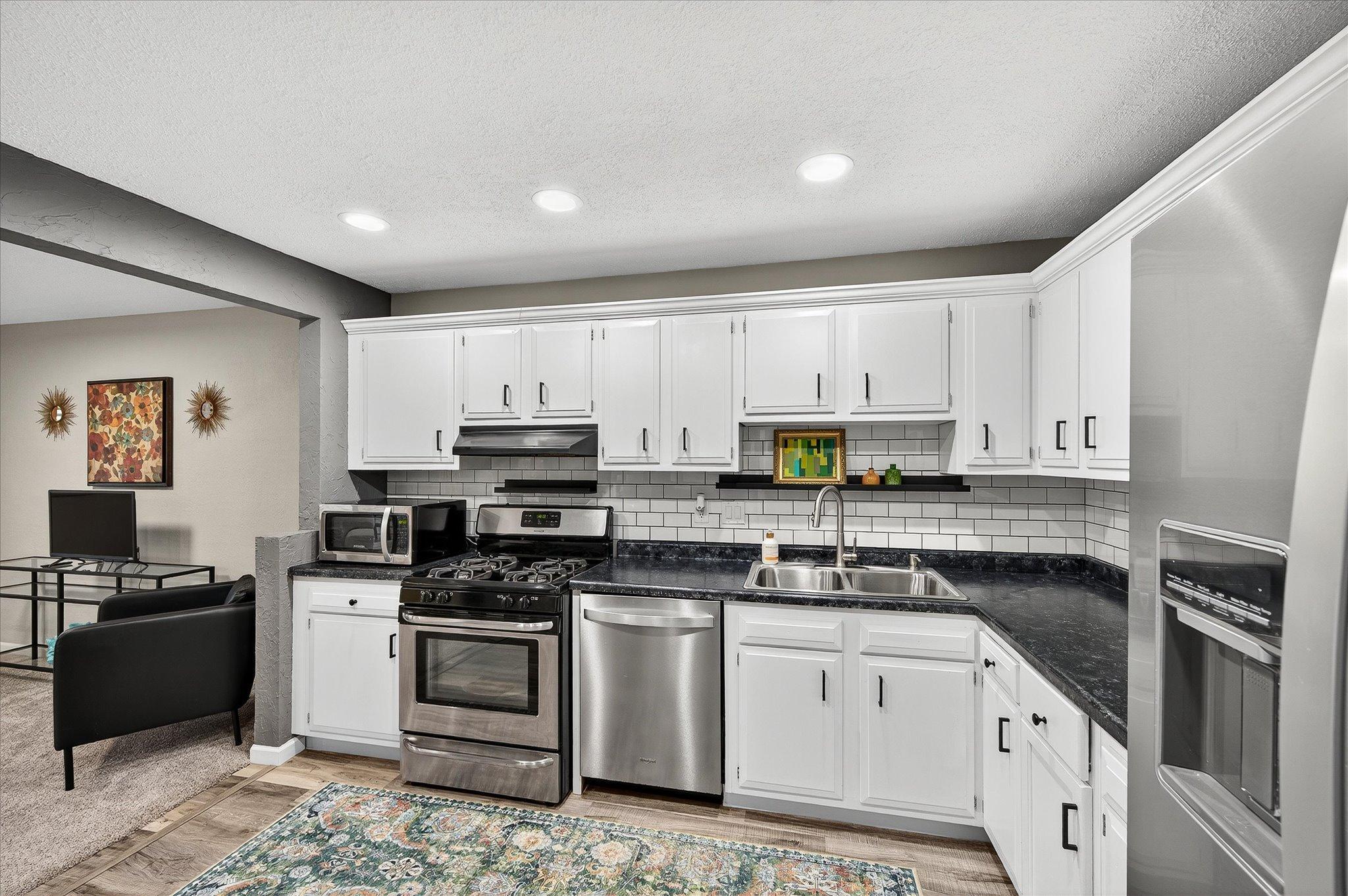 8928 Neill Lake Road, Unit 104 Eden Prairie, MN 55347 - Photo 10 of 39