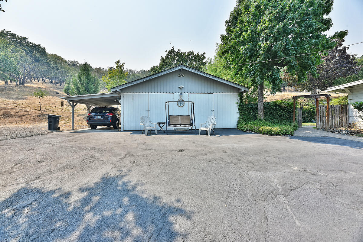 6380 Adams Road Talent, OR 97540 - Photo 32 of 37 34