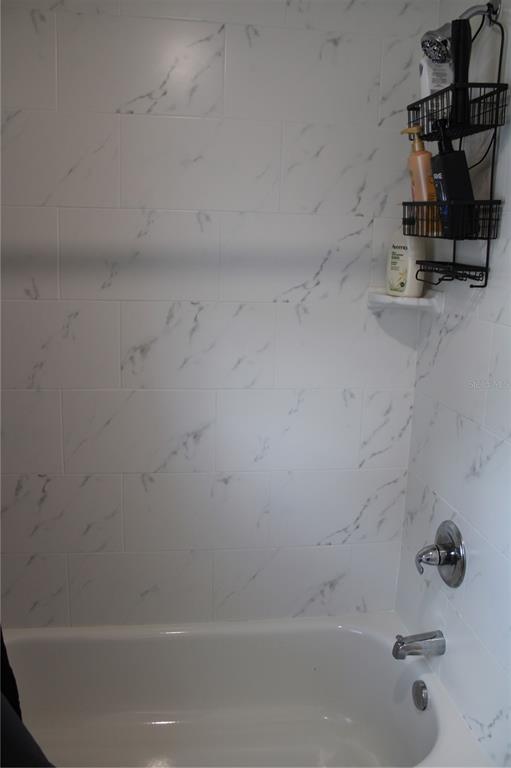 1300 Lucerne Loop Road Northeast Winter Haven, FL 33881 - Photo 35 of 40 Tub & shower.