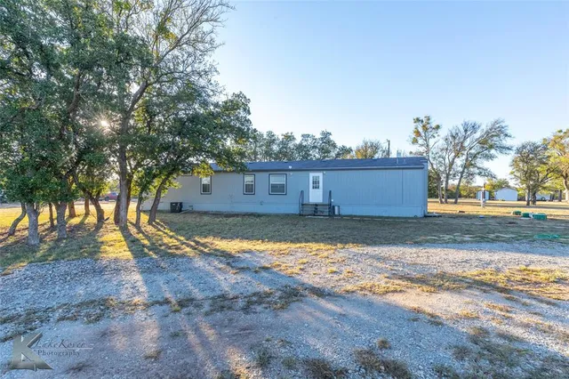 a view of a yard with a house
