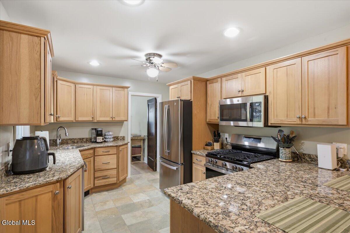 113 Gordon Road Rotterdam, NY 12306 - Photo 17 of 40 kitchen full angle 2