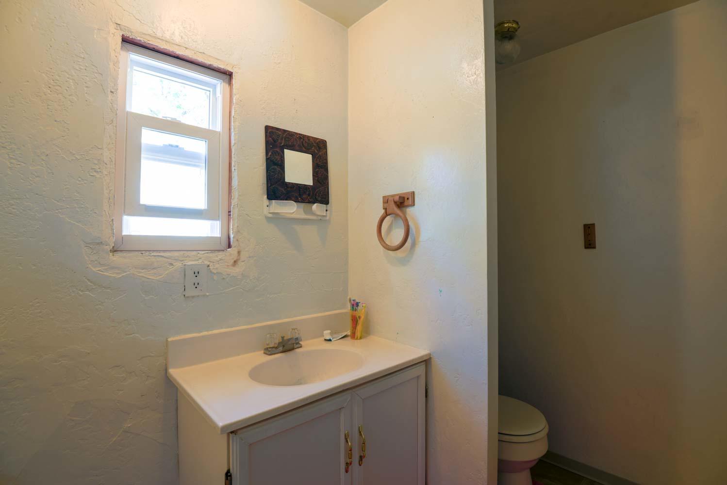 9757 Blackwell Road Central Point, OR 97502 - Photo 17 of 28 _ALB8597-HDR