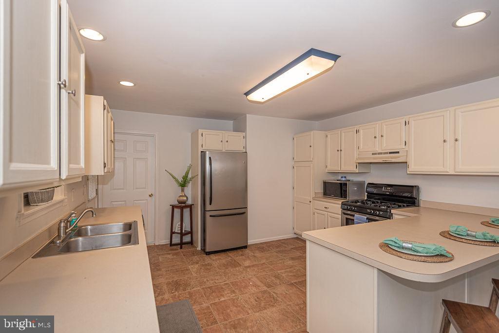 32 Gloucester Road Ocean Pines, MD 21811 - Photo 17 of 32 spacious kitchen w/ ample cabinet space