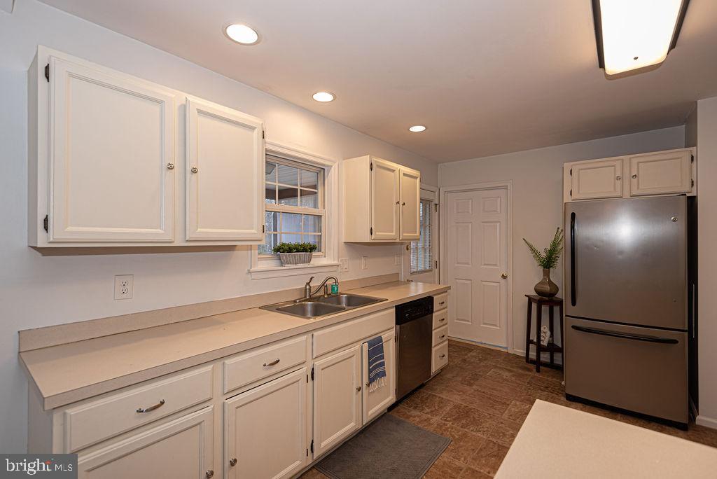 32 Gloucester Road Ocean Pines, MD 21811 - Photo 18 of 32 kitchen