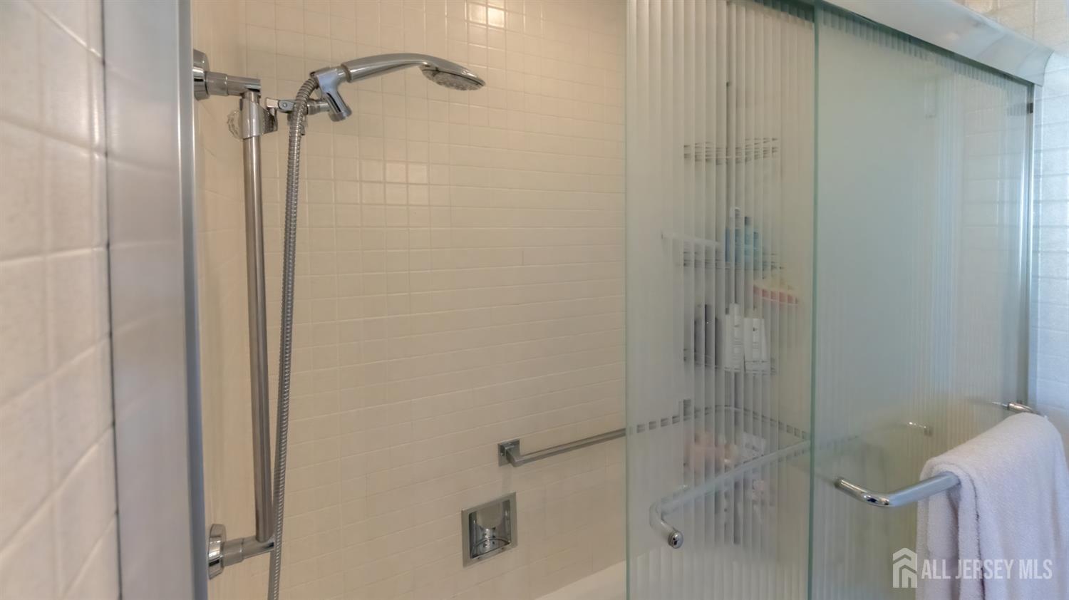 320 Sharon Way, Unit B Monroe Township, NJ 08831 - Photo 5 of 35