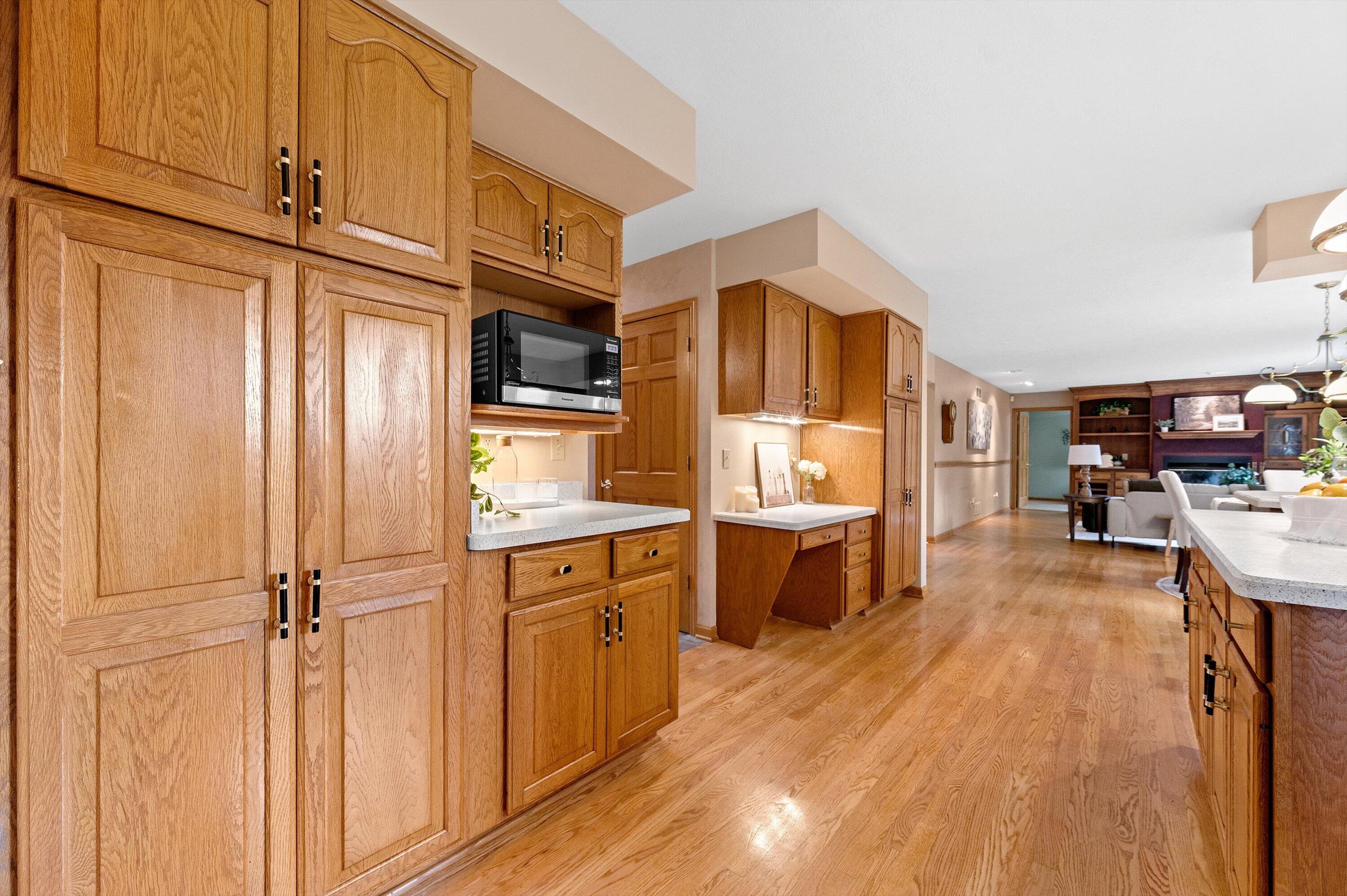W299-n1828 Wind Ridge Court Delafield, WI 53072 - Photo 15 of 87 Kitchen