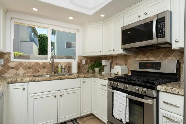 $7,500 | 241 South Sierra Avenue, Solana Beach, CA 92075