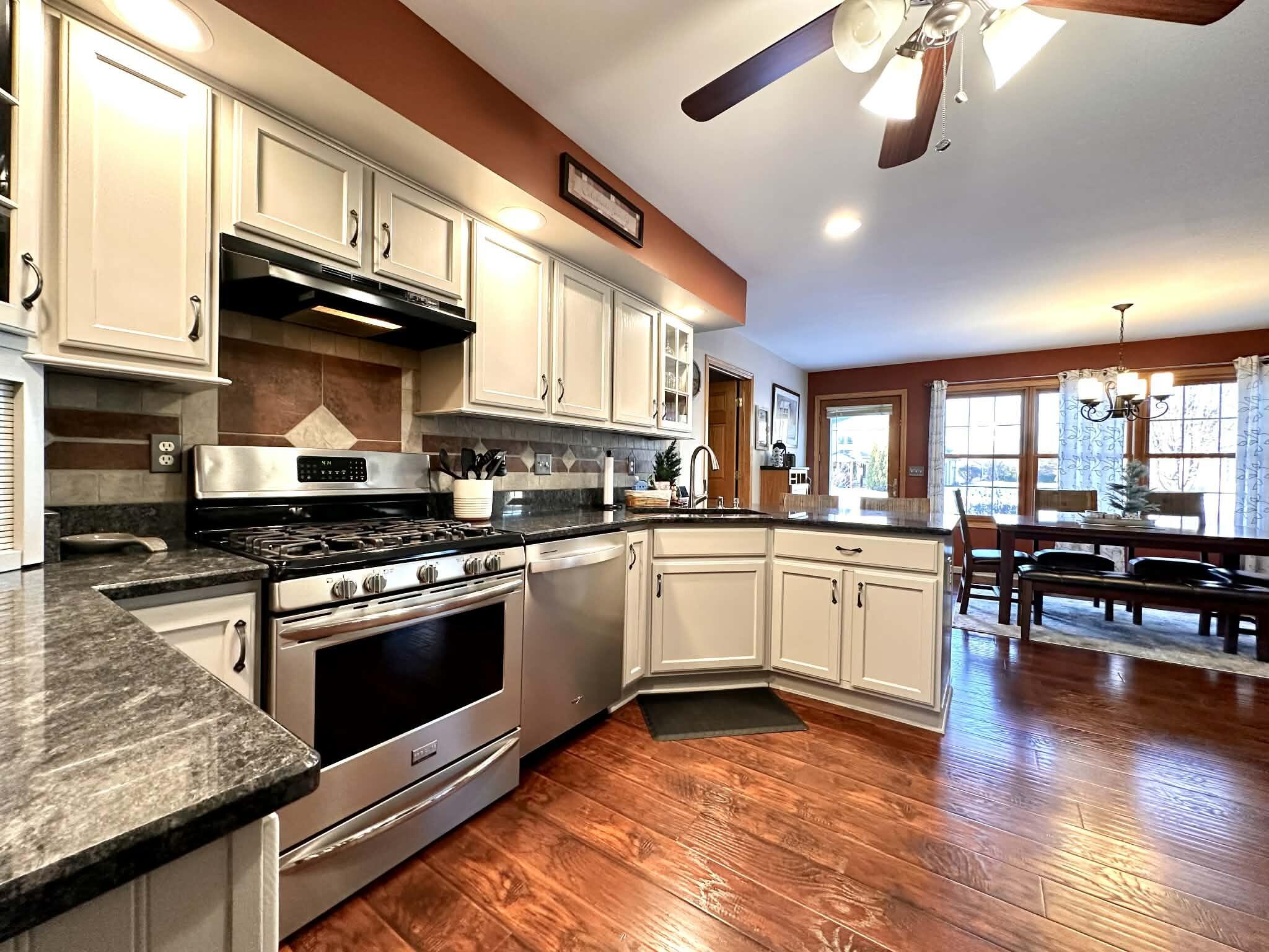 10306 83rd Place Pleasant Prairie, WI 53158 - Photo 2 of 60 Kitchen