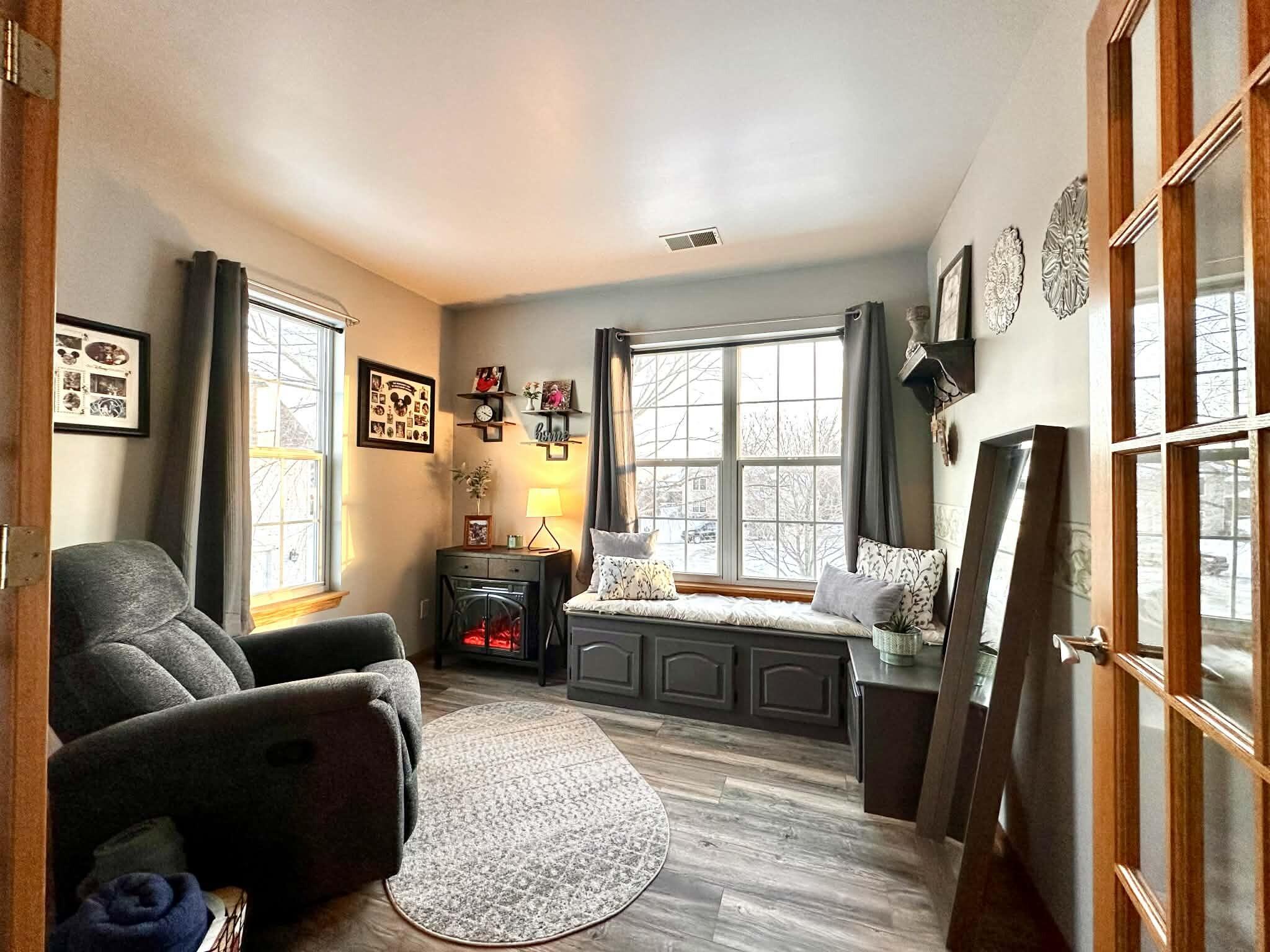 10306 83rd Place Pleasant Prairie, WI 53158 - Photo 30 of 60 Primary Sitting Room