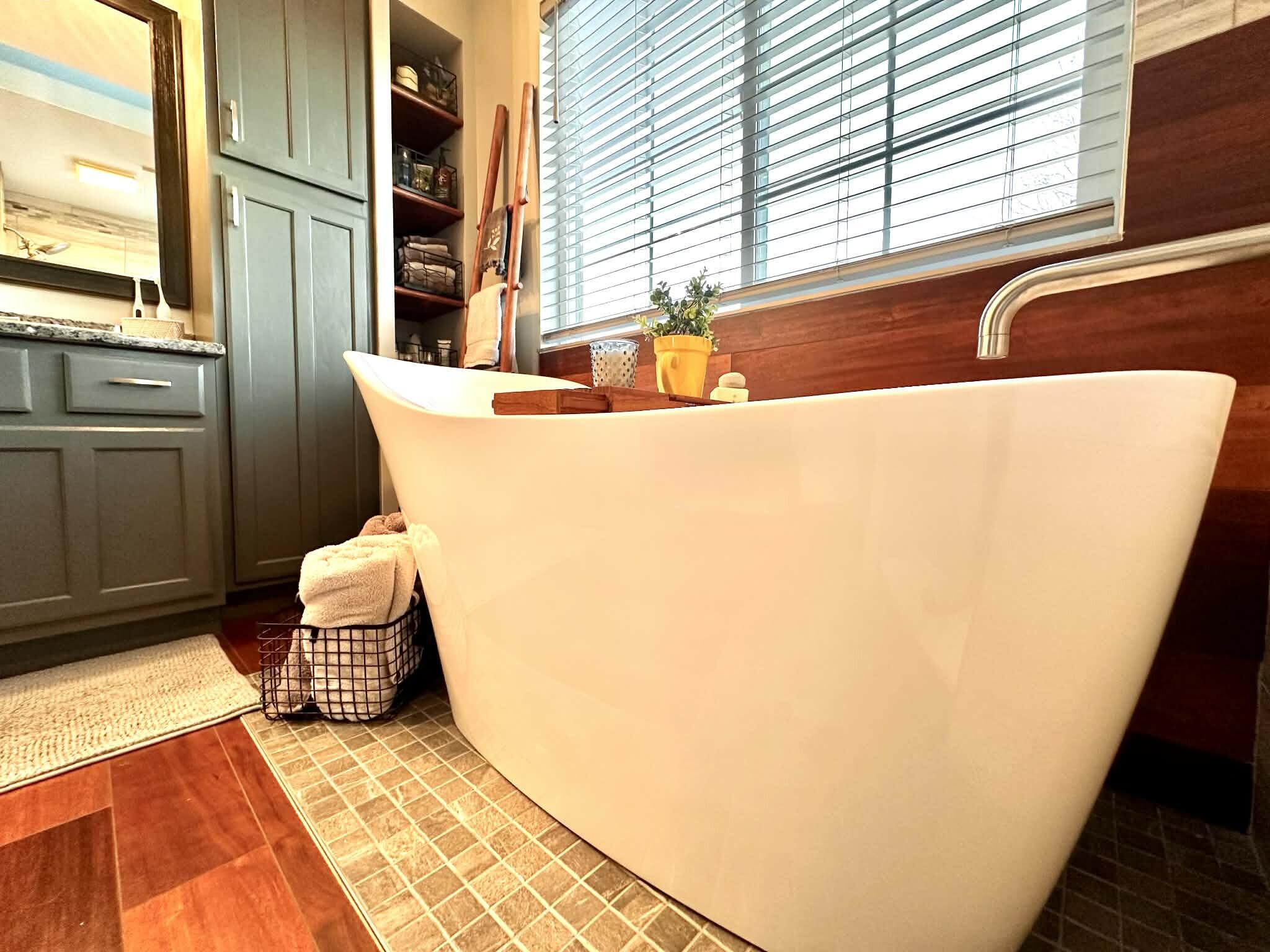 10306 83rd Place Pleasant Prairie, WI 53158 - Photo 32 of 60 Primary Bath soaker tub