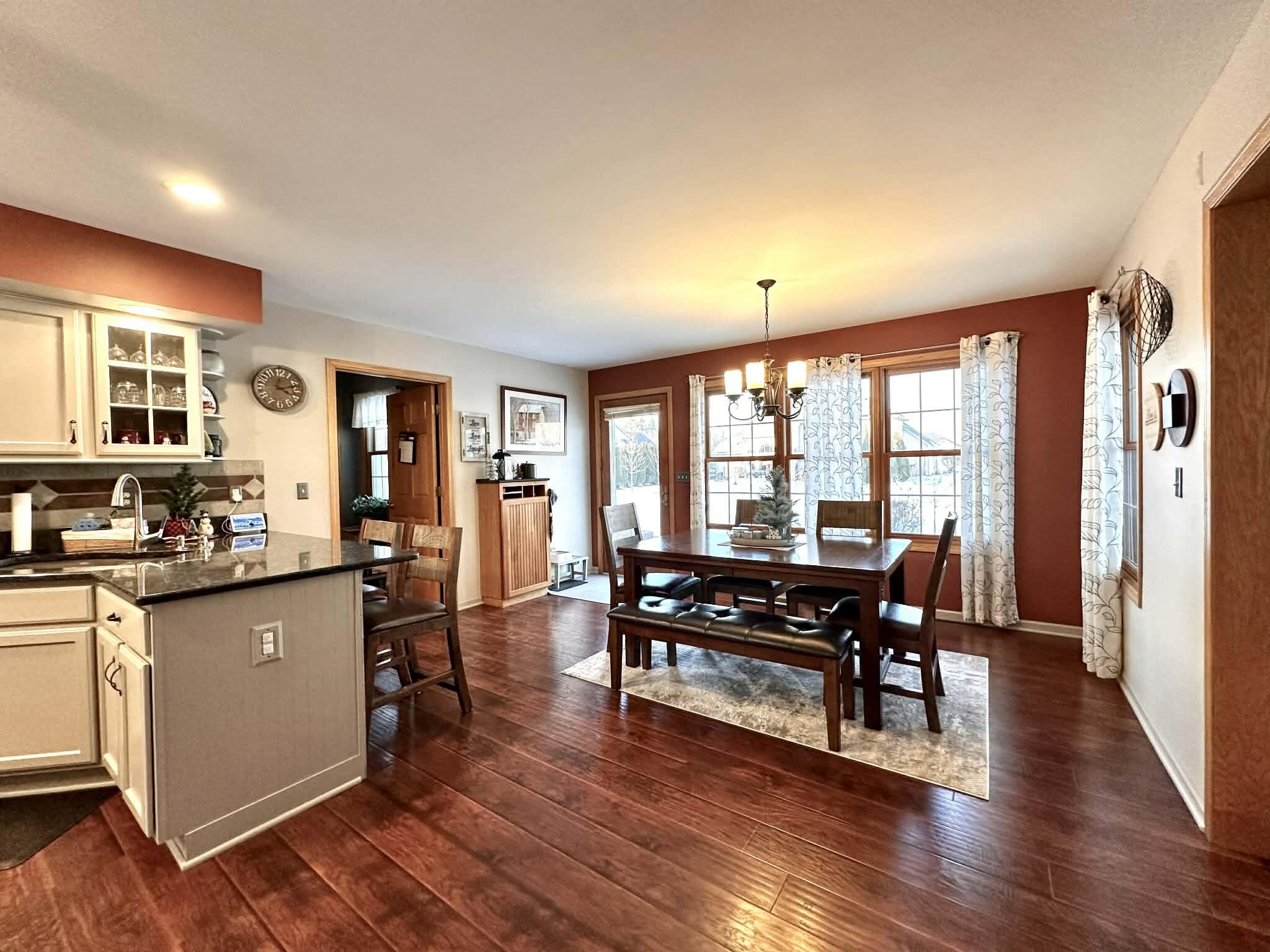 10306 83rd Place Pleasant Prairie, WI 53158 - Photo 5 of 60 Kitchen-Eat-in2