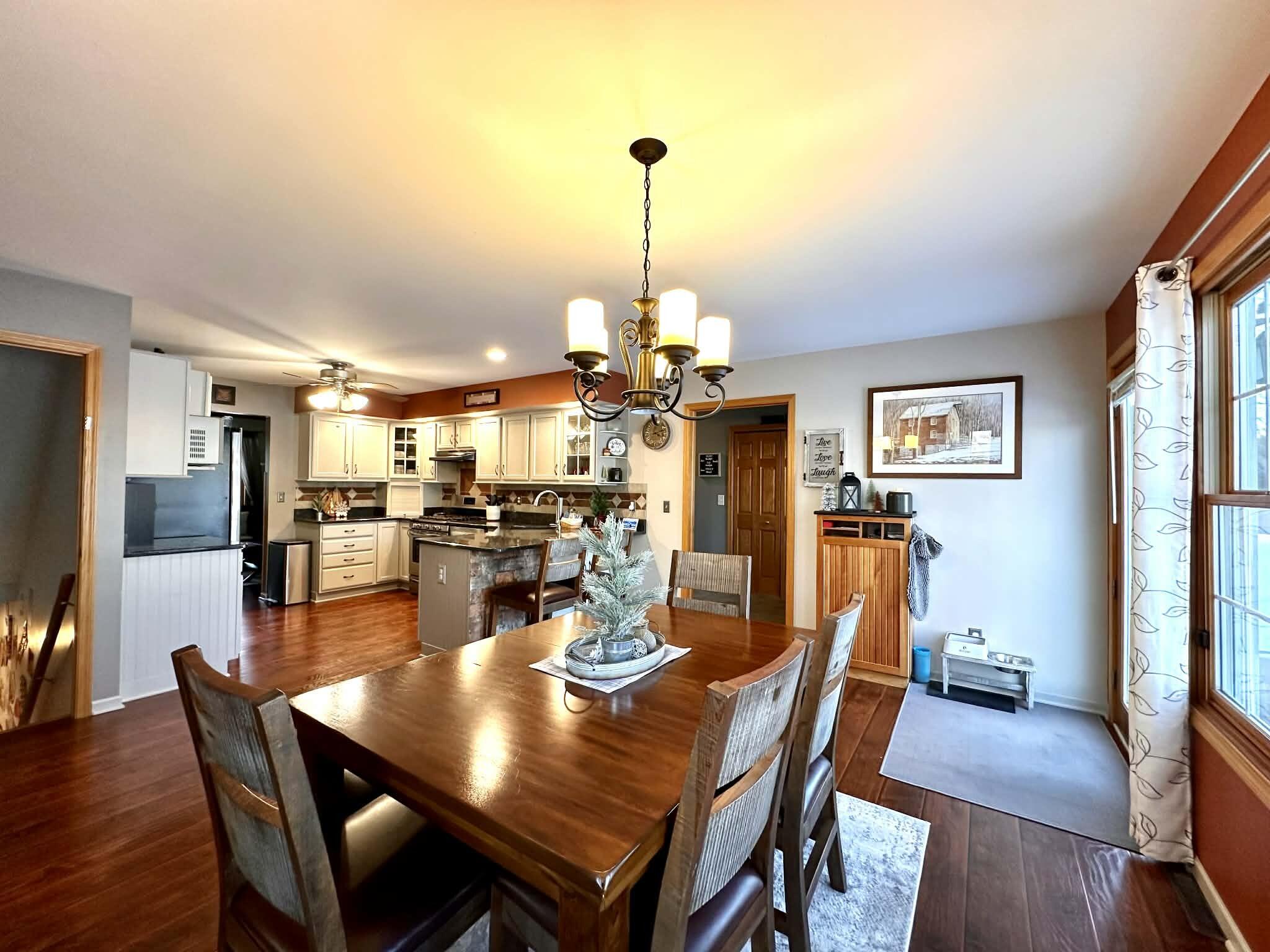 10306 83rd Place Pleasant Prairie, WI 53158 - Photo 6 of 60 Eat-in Area