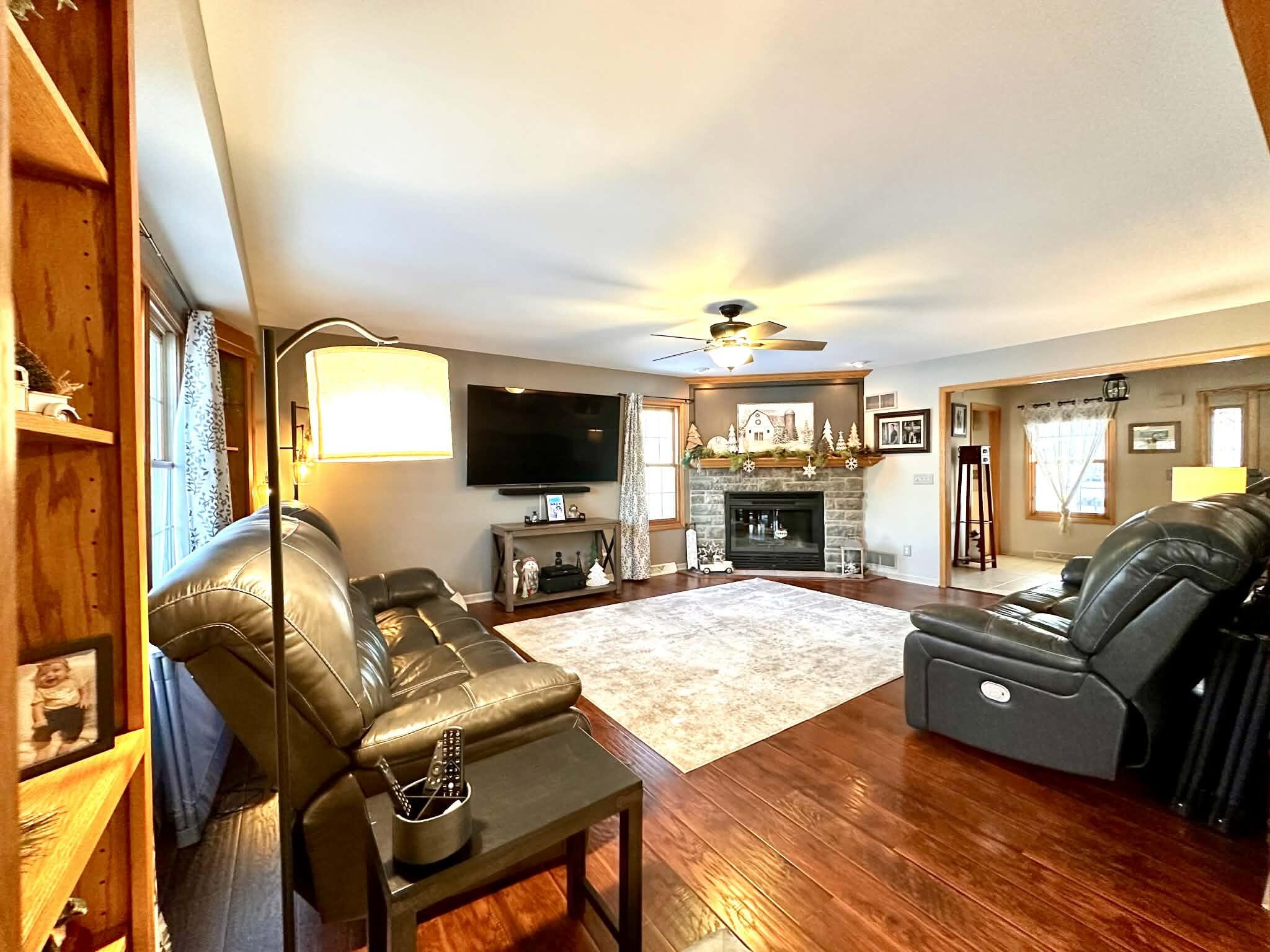 10306 83rd Place Pleasant Prairie, WI 53158 - Photo 9 of 60 LR2