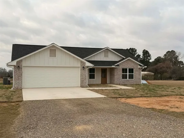 $280,000 | 2911 East 2090 Road, Hugo, OK 74743