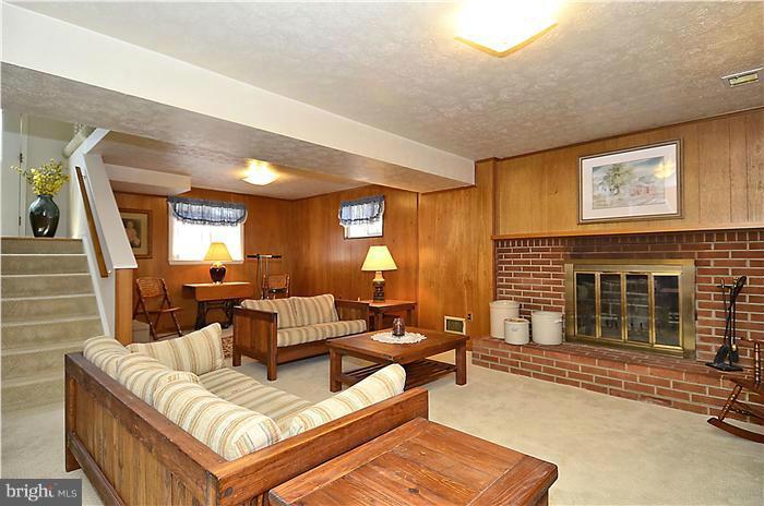 230 Rolling Road Gaithersburg, MD 20877 - Photo 11 of 30 Family Room