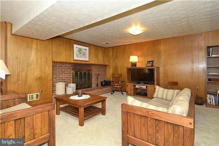 230 Rolling Road Gaithersburg, MD 20877 - Photo 12 of 30 Family Room