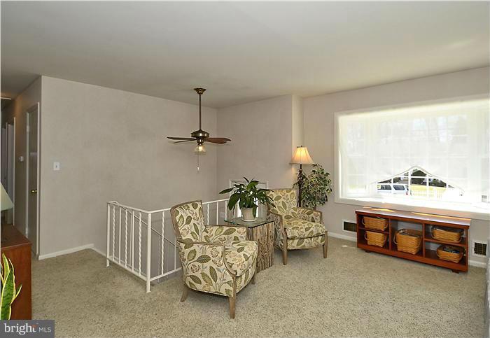 230 Rolling Road Gaithersburg, MD 20877 - Photo 14 of 30 Living Room