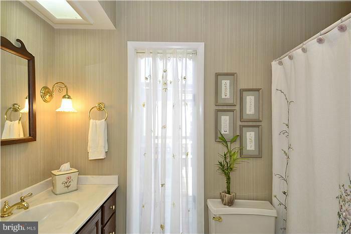 230 Rolling Road Gaithersburg, MD 20877 - Photo 16 of 30 Bath (Master)