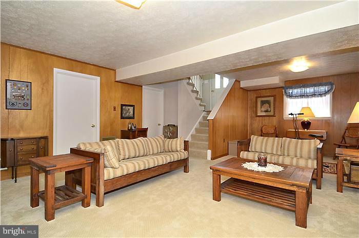 230 Rolling Road Gaithersburg, MD 20877 - Photo 21 of 30 Family Room