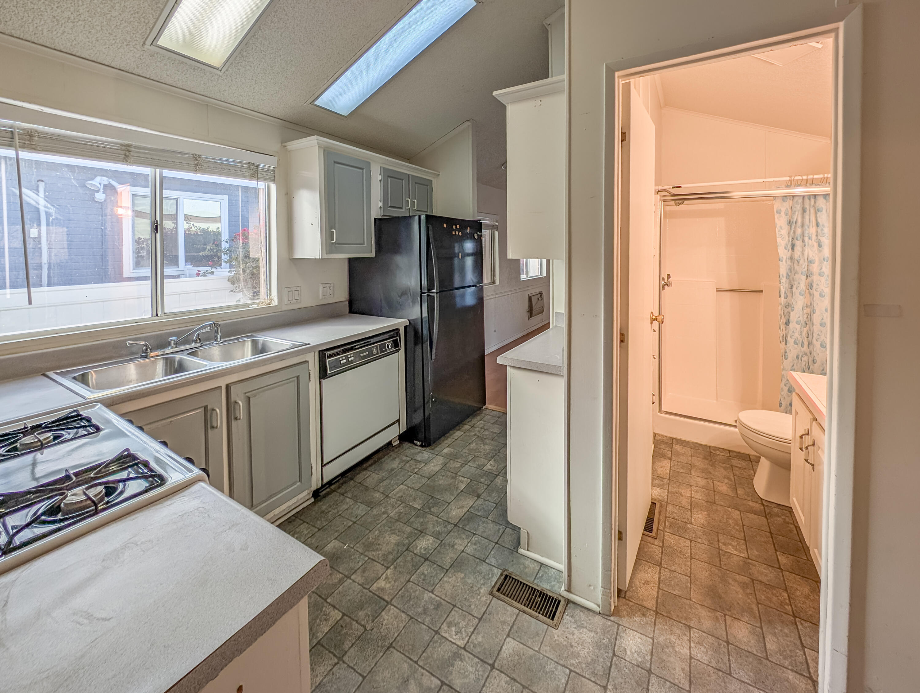 70200 Dillon Road, Unit 346 Desert Hot Springs, CA 92241 - Photo 11 of 27 9