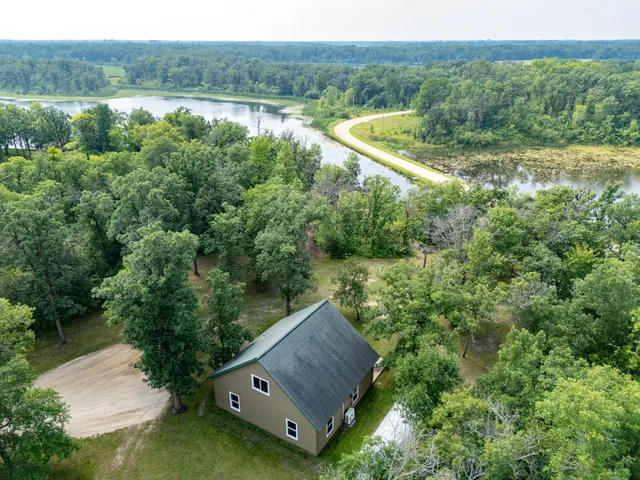 $440,000 | 14073 Red Oak Road Southeast, Mentor, MN 56736