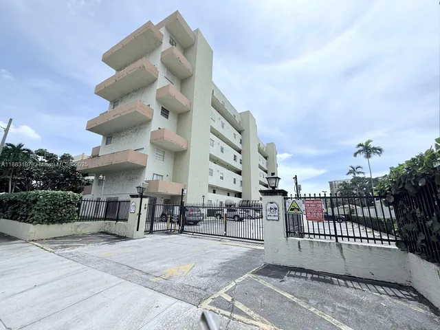 $200,000 | 300 Northwest 42nd Avenue, Unit 109, Miami, FL 33126