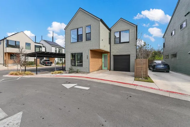 $2,795 | 2211 East M. Franklin Avenue, Unit 22, Austin, TX 78723