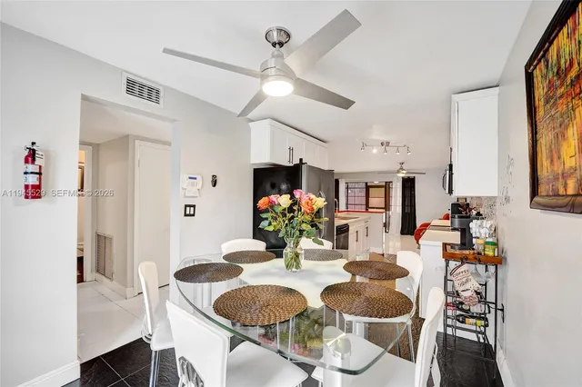 $374,900 | 3301 Raleigh Street, Unit 4E, Hollywood, FL 33021