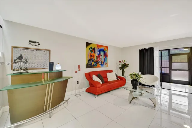 $374,900 | 3301 Raleigh Street, Unit 4E, Hollywood, FL 33021