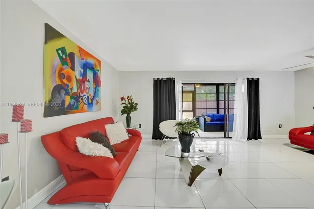 $374,900 | 3301 Raleigh Street, Unit 4E, Hollywood, FL 33021