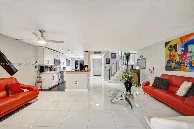 $374,900 | 3301 Raleigh Street, Unit 4E, Hollywood, FL 33021