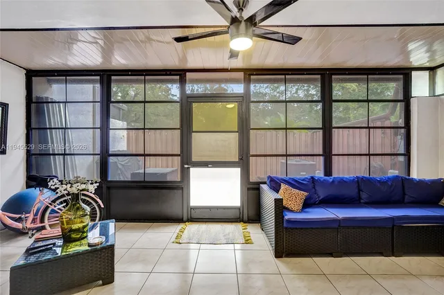 $374,900 | 3301 Raleigh Street, Unit 4E, Hollywood, FL 33021