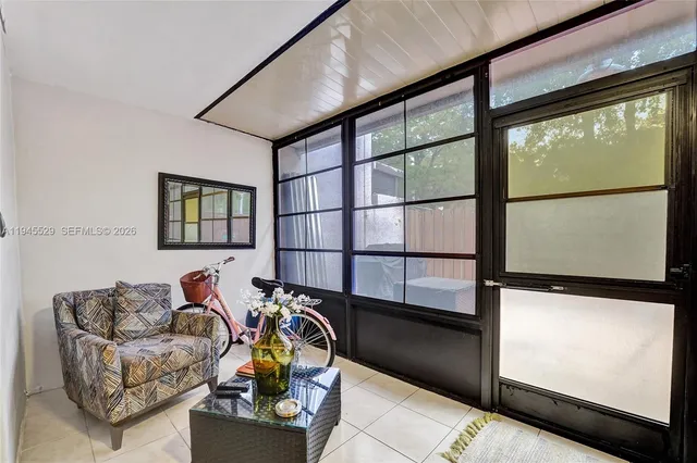 $374,900 | 3301 Raleigh Street, Unit 4E, Hollywood, FL 33021