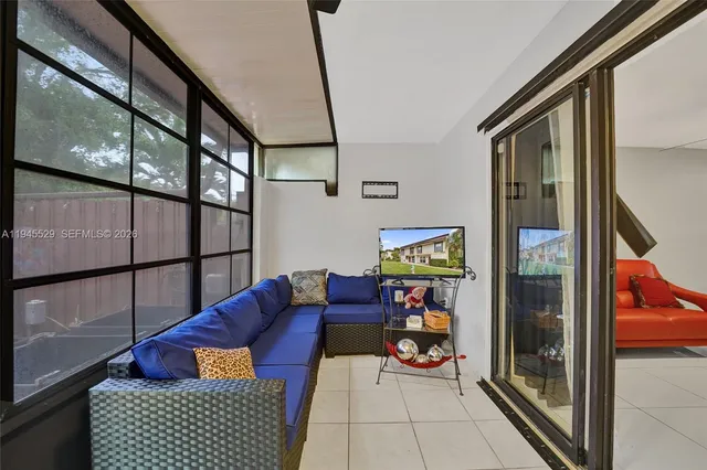 $374,900 | 3301 Raleigh Street, Unit 4E, Hollywood, FL 33021