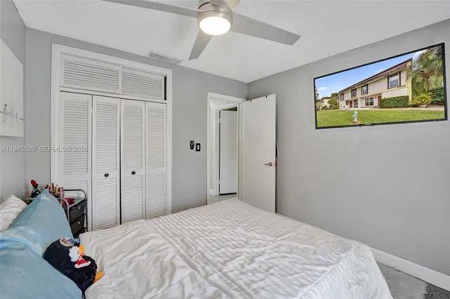 $374,900 | 3301 Raleigh Street, Unit 4E, Hollywood, FL 33021