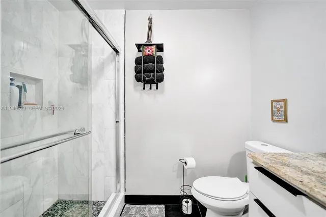 $374,900 | 3301 Raleigh Street, Unit 4E, Hollywood, FL 33021